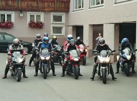 فندق Restaurant Zum Hirschen 3*