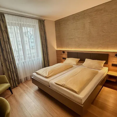 Hotel Restaurant Zum Hirschen 3*