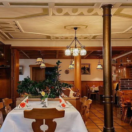 Restaurant Zum Hirschen فندق 3*
