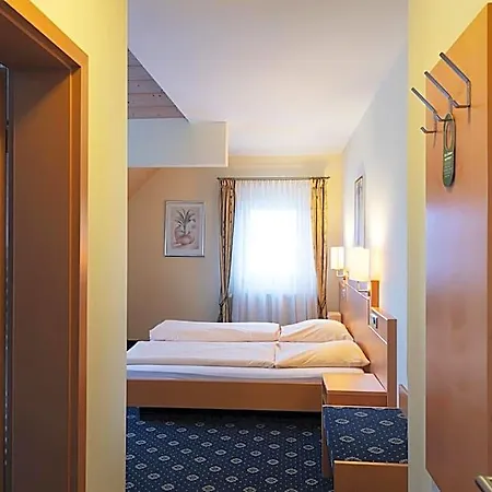 Hotel Restaurant Zum Hirschen 3*