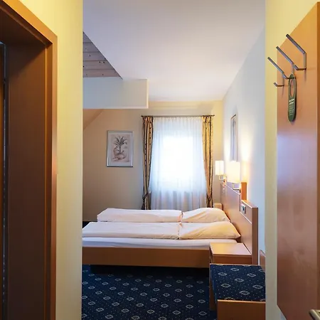 فندق Restaurant Zum Hirschen 3*