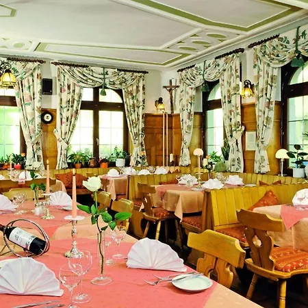 فندق Restaurant Zum Hirschen دوناوشينغن