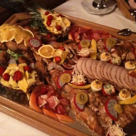 فندق Restaurant Zum Hirschen دوناوشينغن