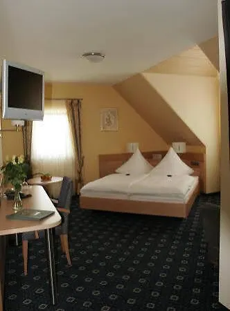 Restaurant Zum Hirschen 3* دوناوشينغن